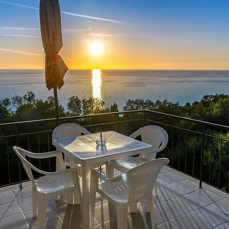 Ionian Perl Coast Daire Agios Gordios (Corfu)